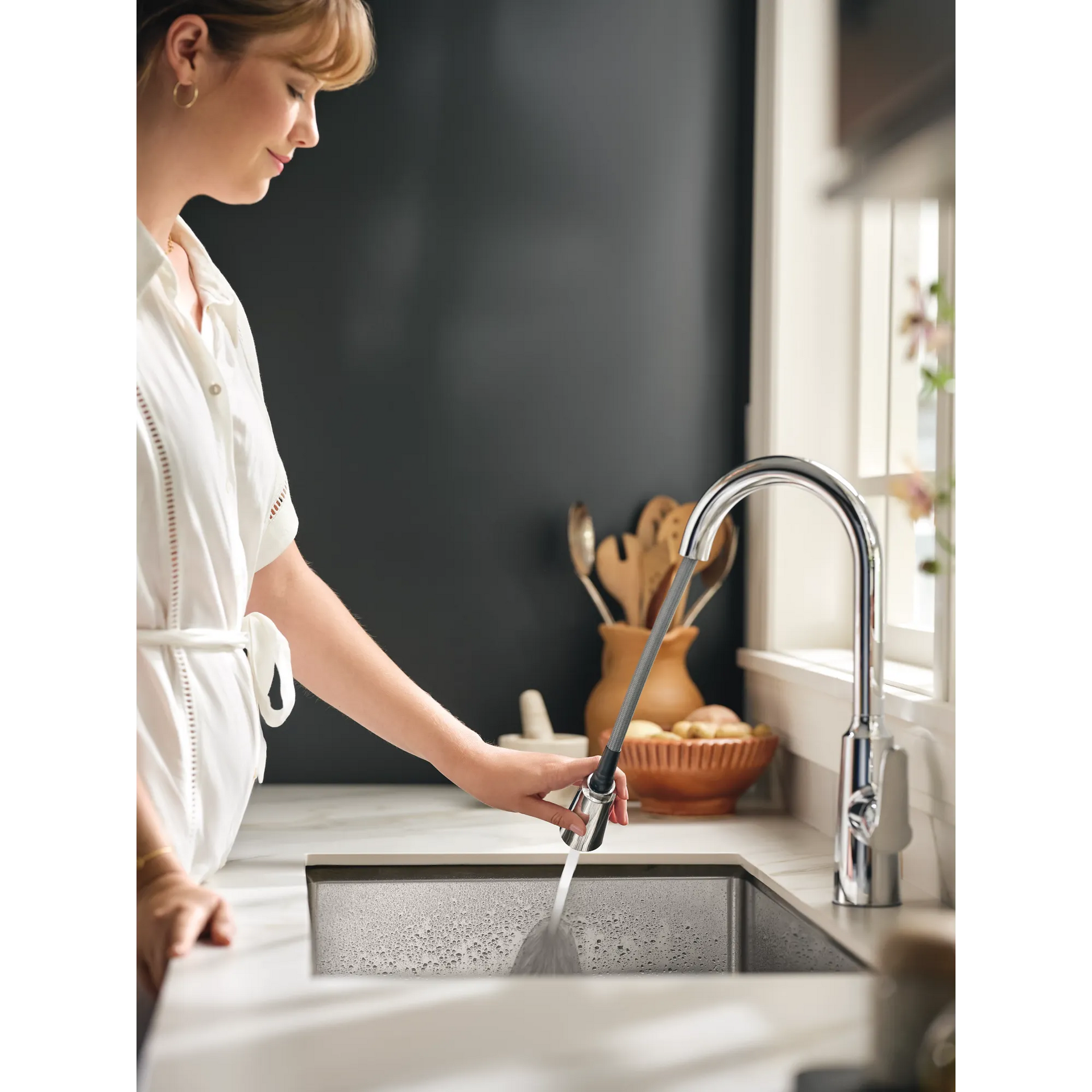 Edwyn One-Handle High Arc Pulldown Kitchen Faucet – Moen