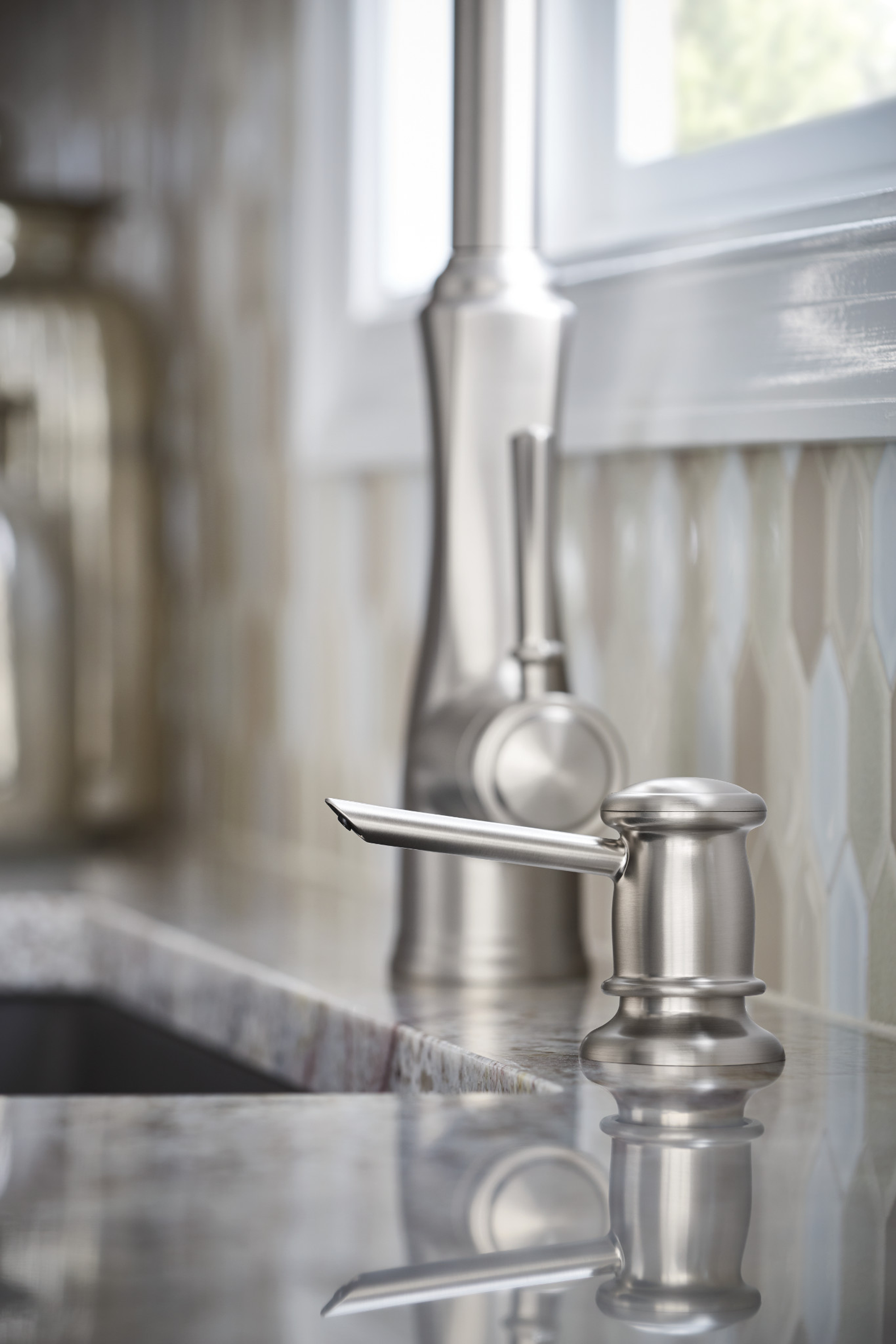 Lizzy Spot Resist Stainless One-Handle Pulldown Kitchen Faucet – Moen